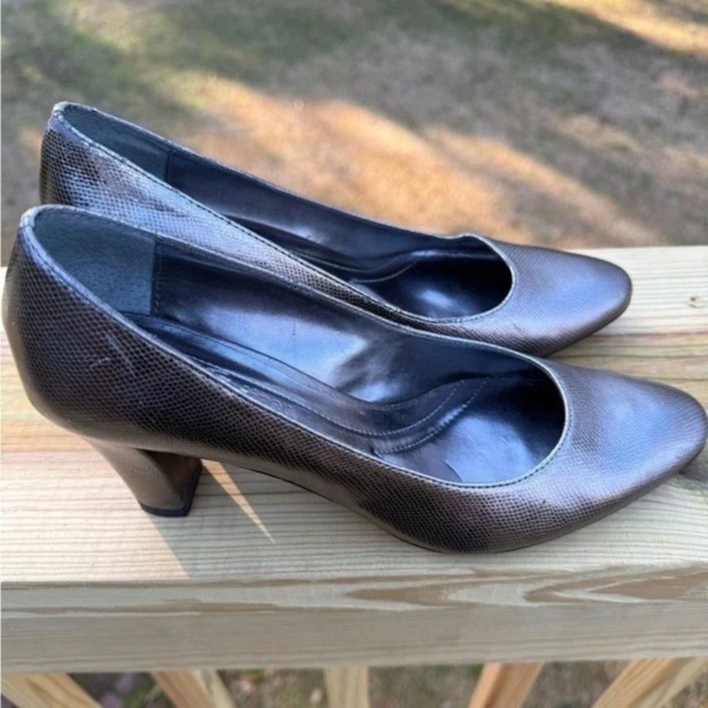Naturalizer Pumps Womens‎ 7.5 Pre-Owned Metallic Pewter Snake Embossed Block